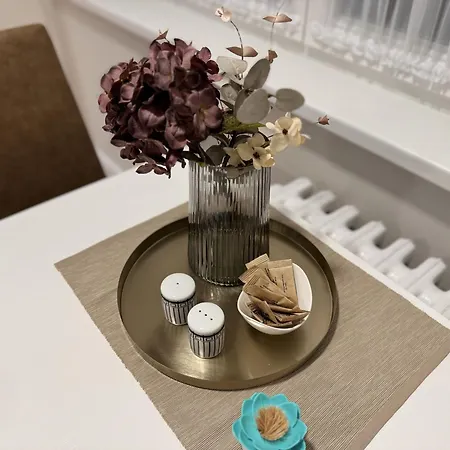 Expo - Free Parking *