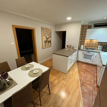 Expo - Free Parking *